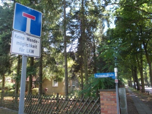 Der Weg nach Moskau - eine Sackgasse? Moskauer Straße Ecke Lessingstraße in Glienicke/Nordbahn